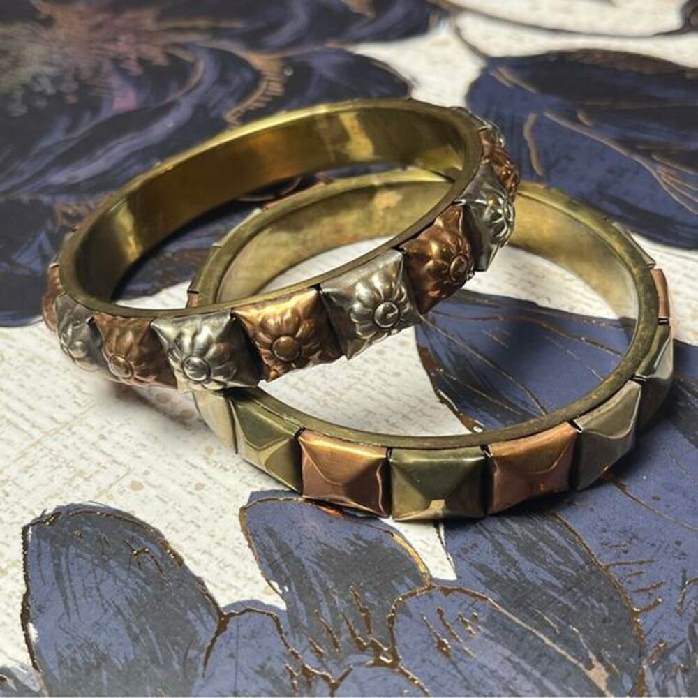 Vintage 70s Solid Brass & Copper Gold and Silver Floral Bangle Bracelet Set D1